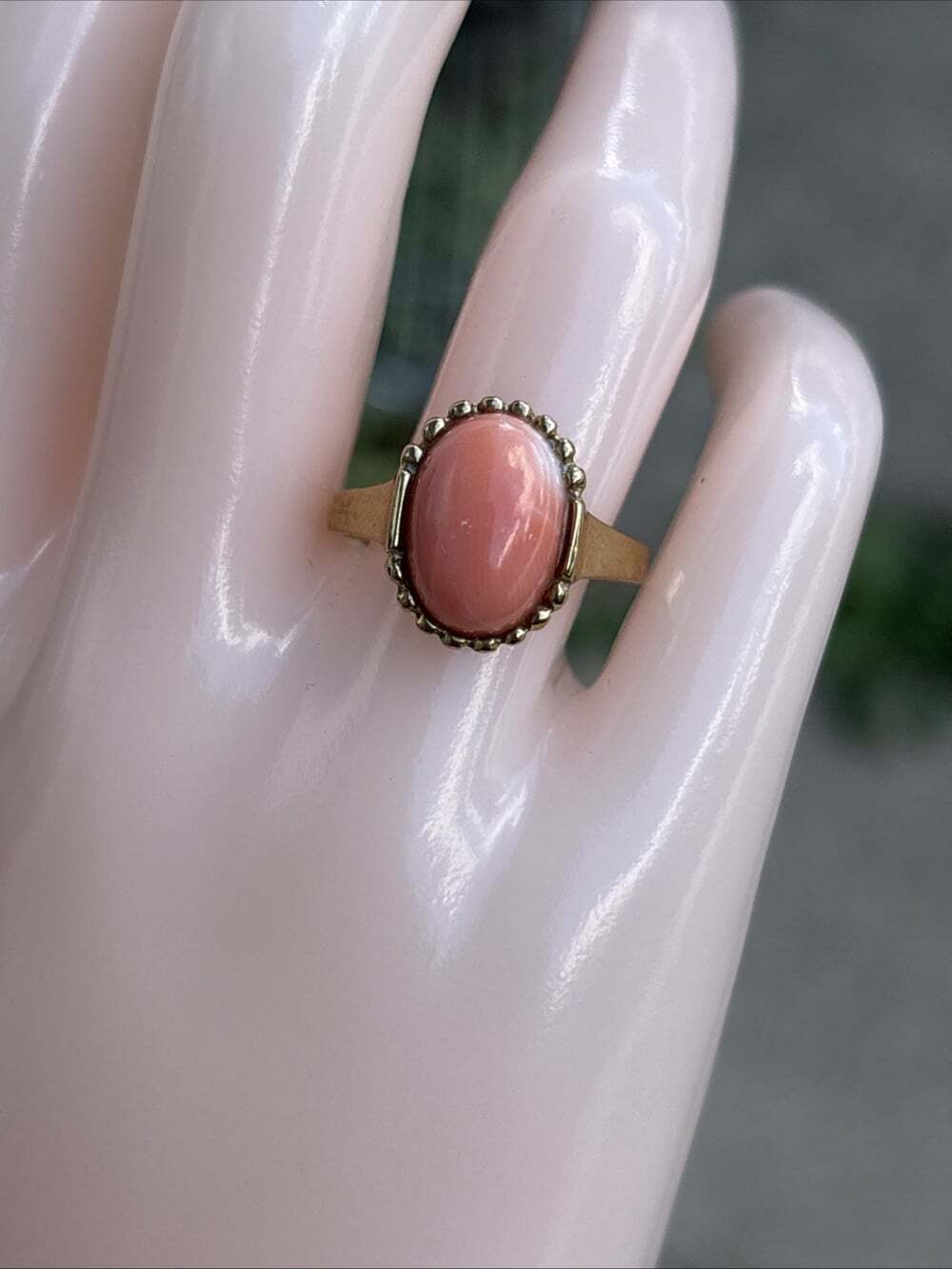 Vintage 8K Solid Yellow Gold Coral Ring Size 8 Bezel Set Oval 4.25g - Picture 13 of 16